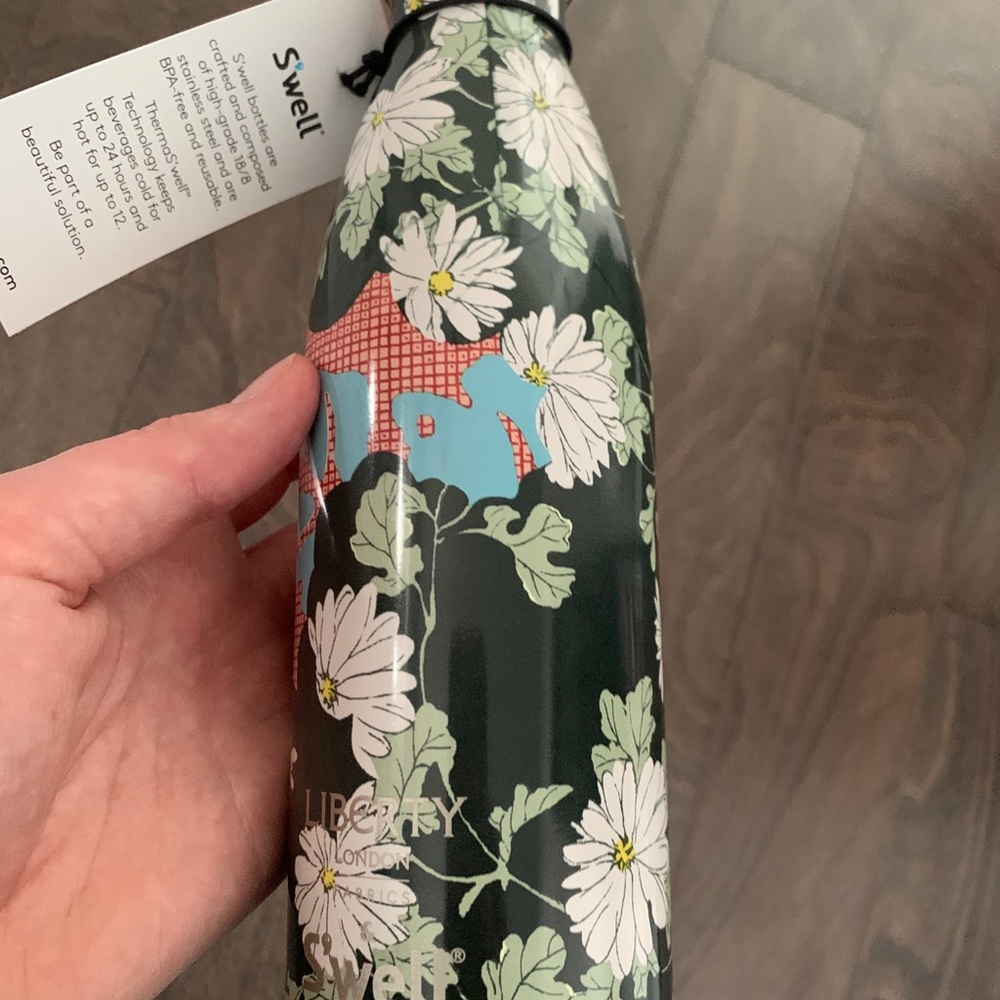 S’well Liberty of London fabrics insulated bottle - Picture 6 of 8